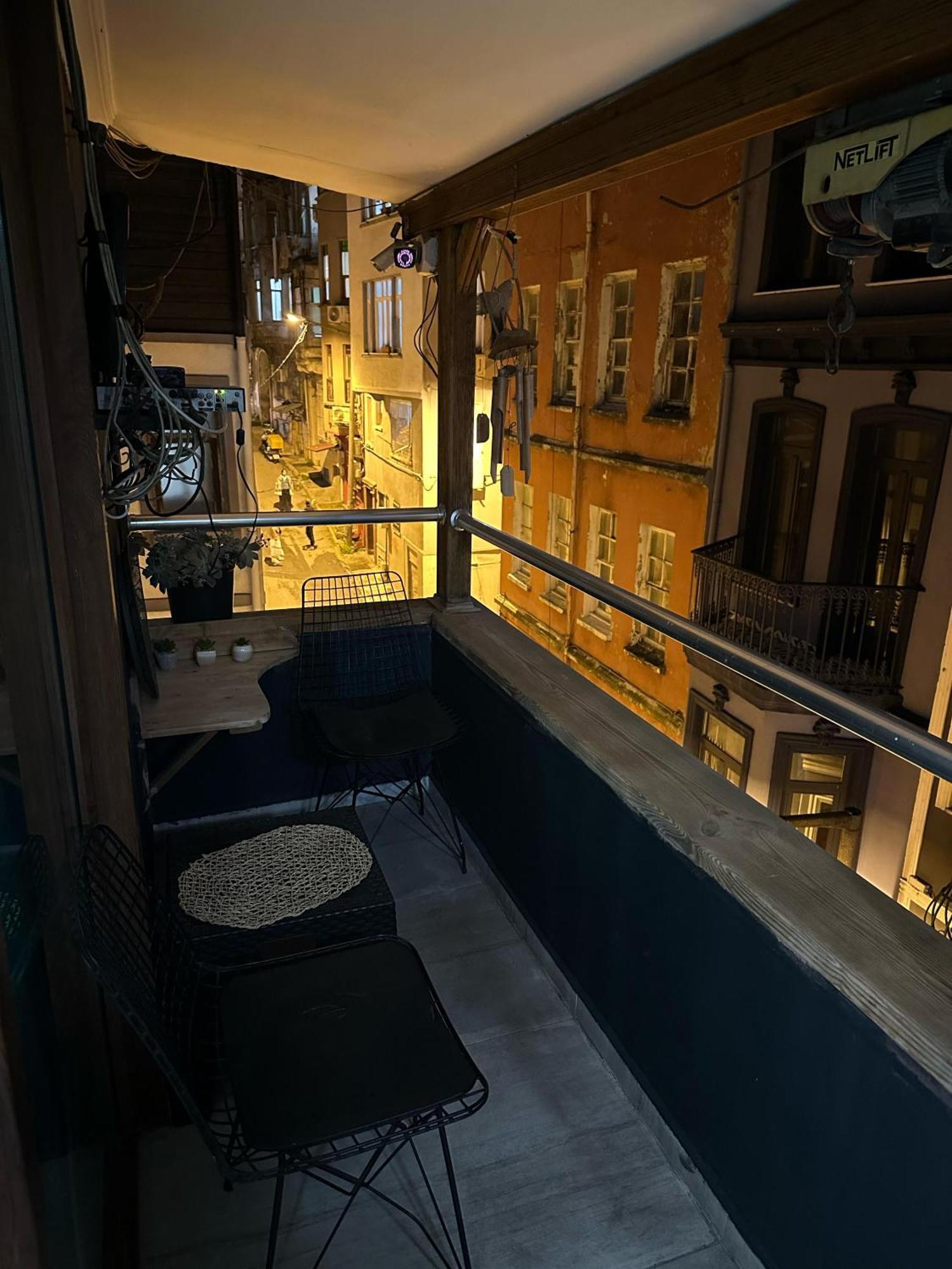 Nelly Guesthouse Istanbul Bagian luar foto