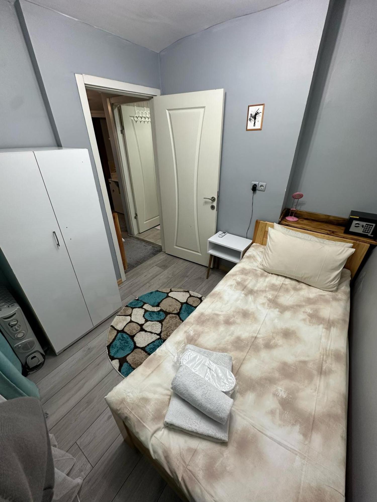 Nelly Guesthouse Istanbul Bagian luar foto