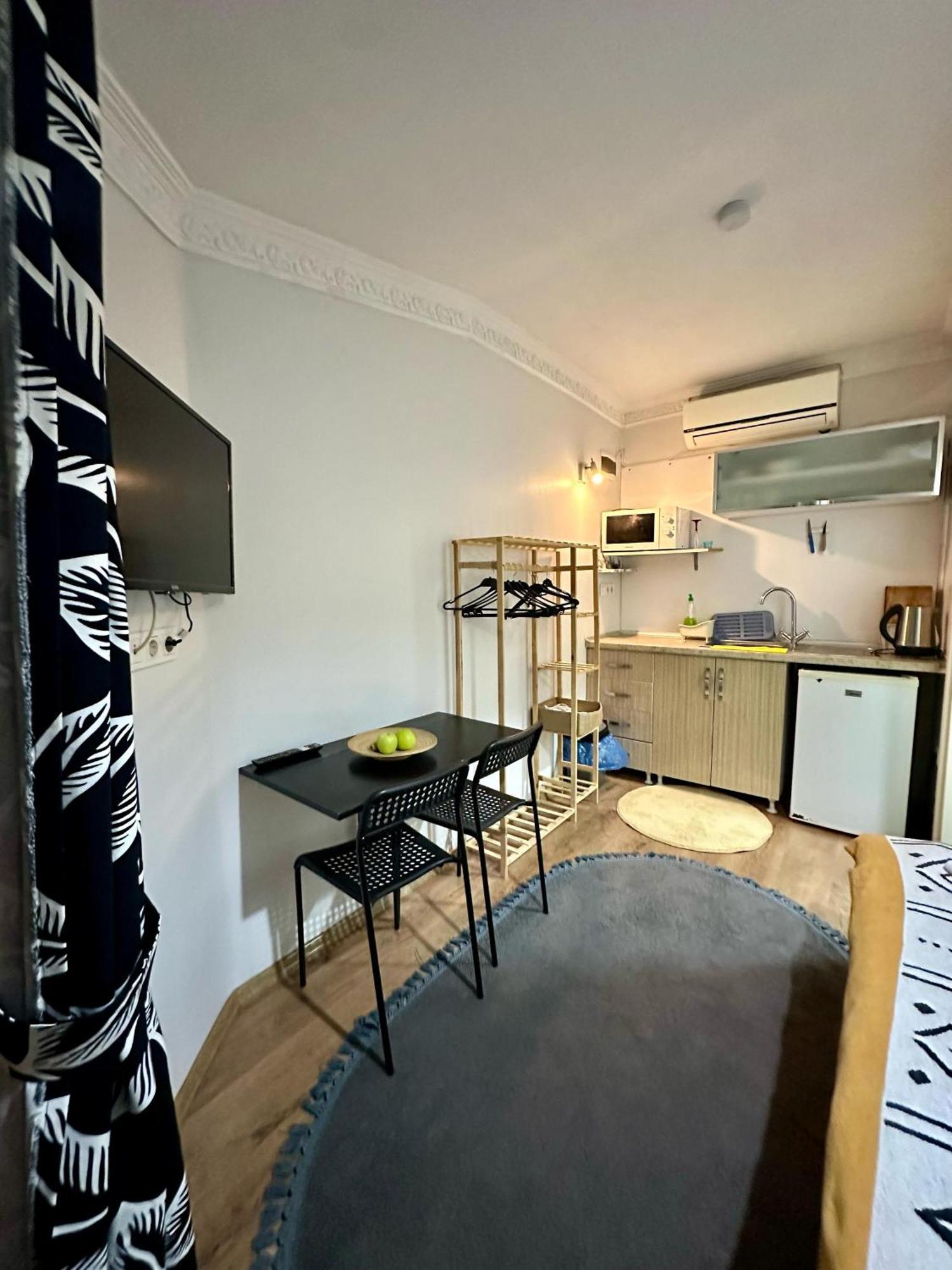 Nelly Guesthouse Istanbul Bagian luar foto