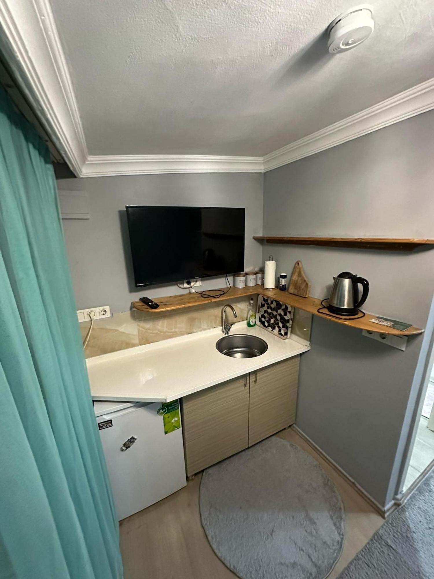 Nelly Guesthouse Istanbul Bagian luar foto