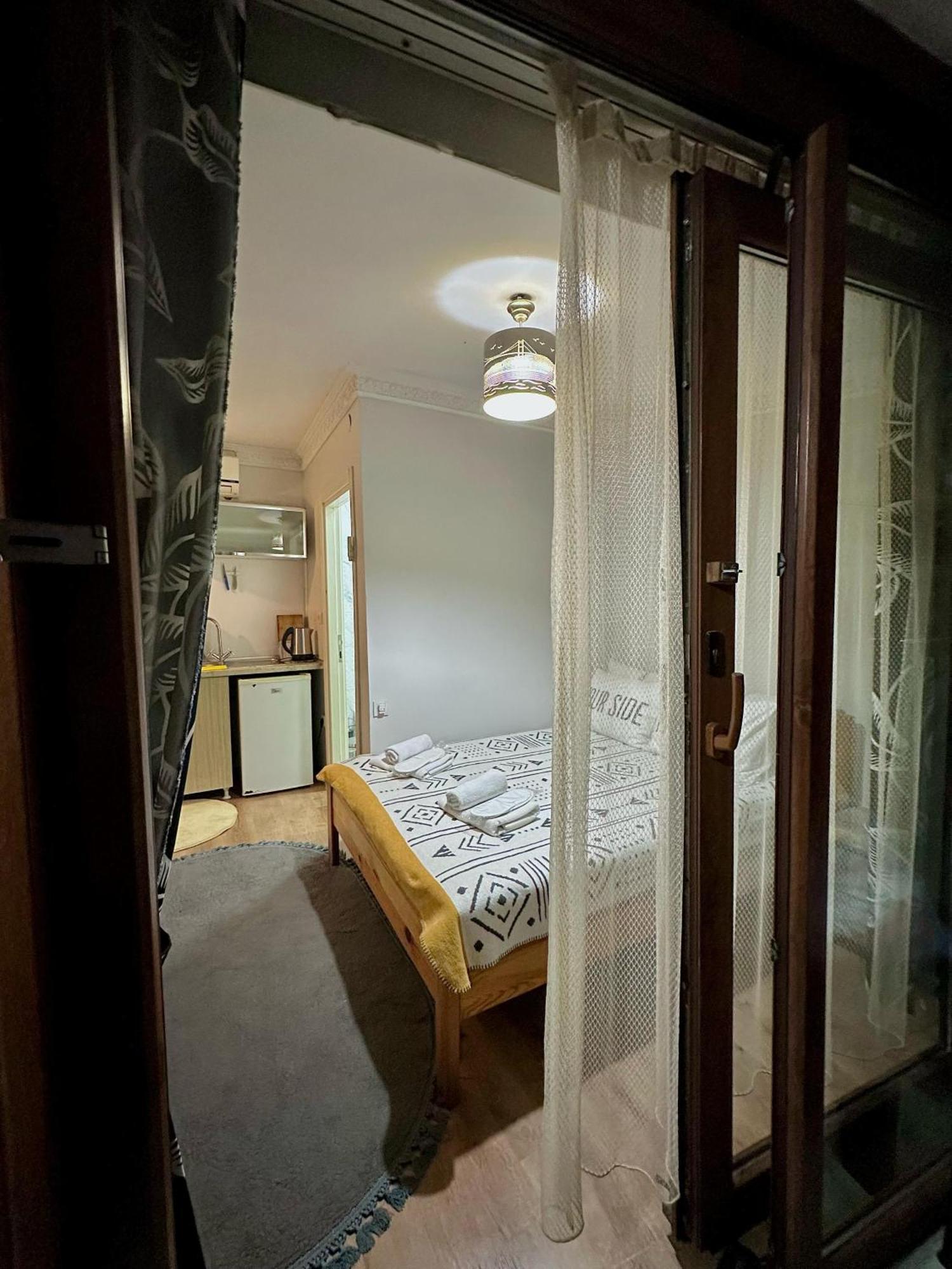 Nelly Guesthouse Istanbul Bagian luar foto