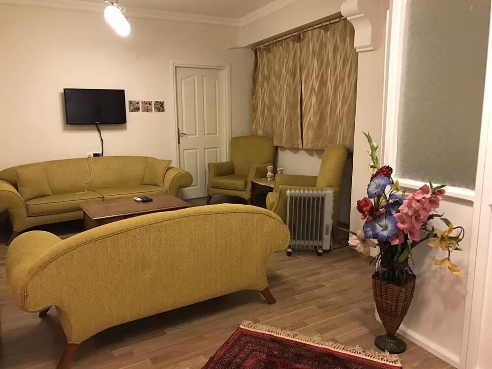 Nelly Guesthouse Istanbul Bagian luar foto